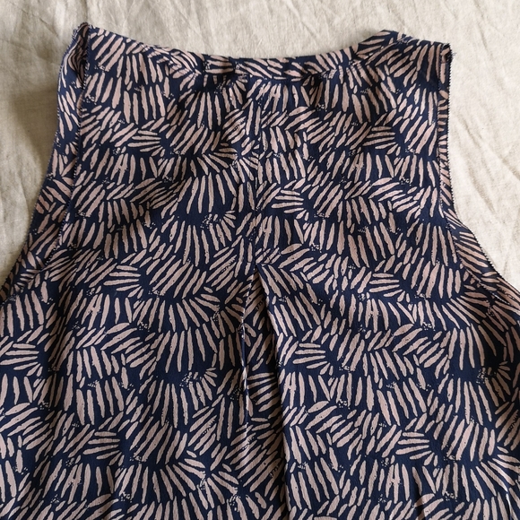 Broadway &  Broome silk top - Picture 5 of 7